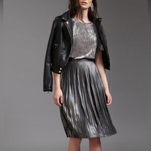 (#79)DYNAMITE Jupe Metallic Pleated Skirt